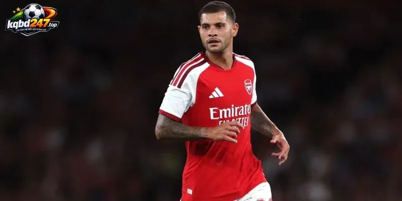 Arsenal Nâng Cúp Nhưng Không Trọn Niềm Vui, Guimaraes Gặp Vấn Đề Thể Trạng 3 Arsenal đón tin không vui sau ngày đăng quang